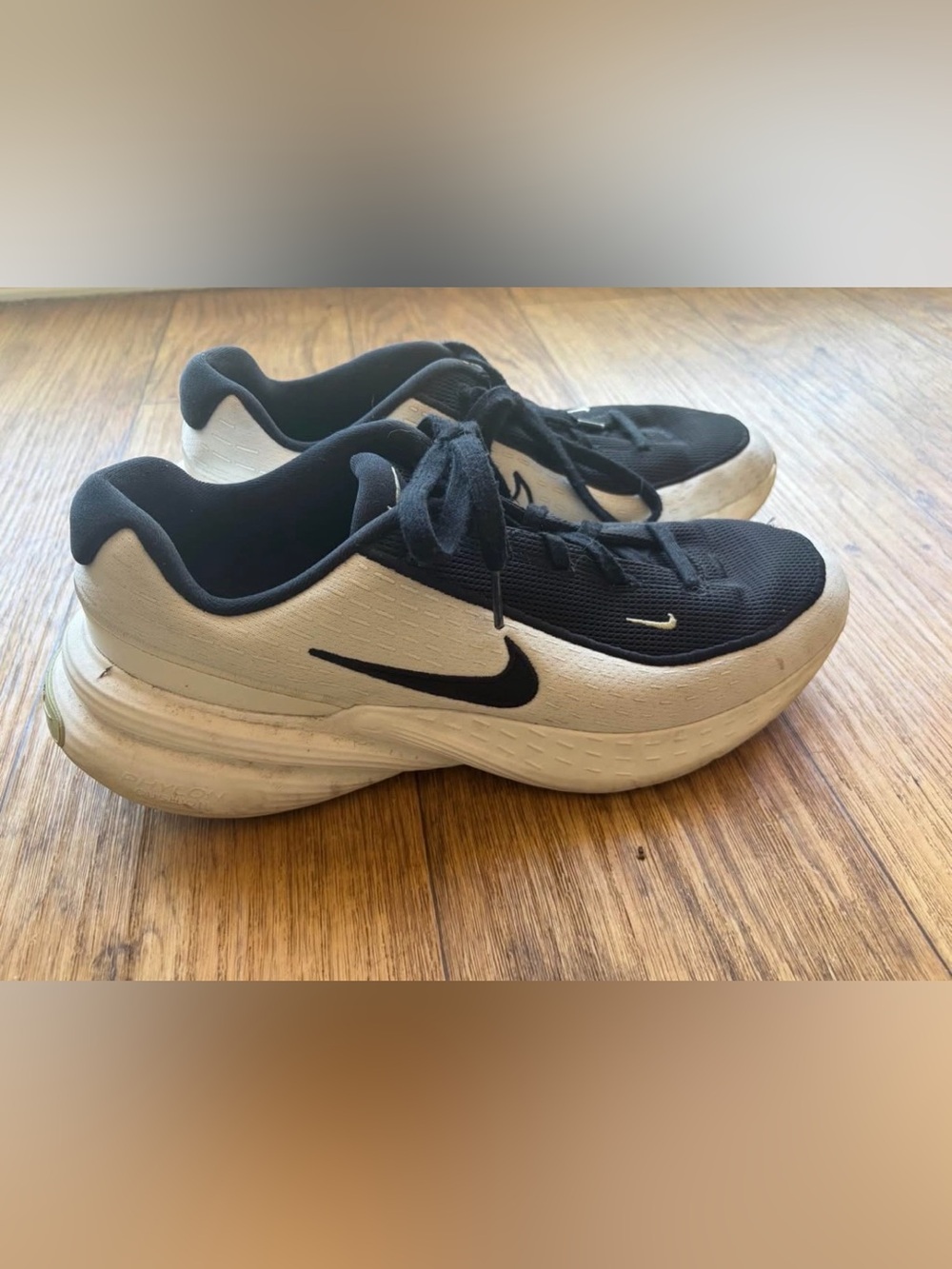 Nike Men's Black and White Training Sneakers